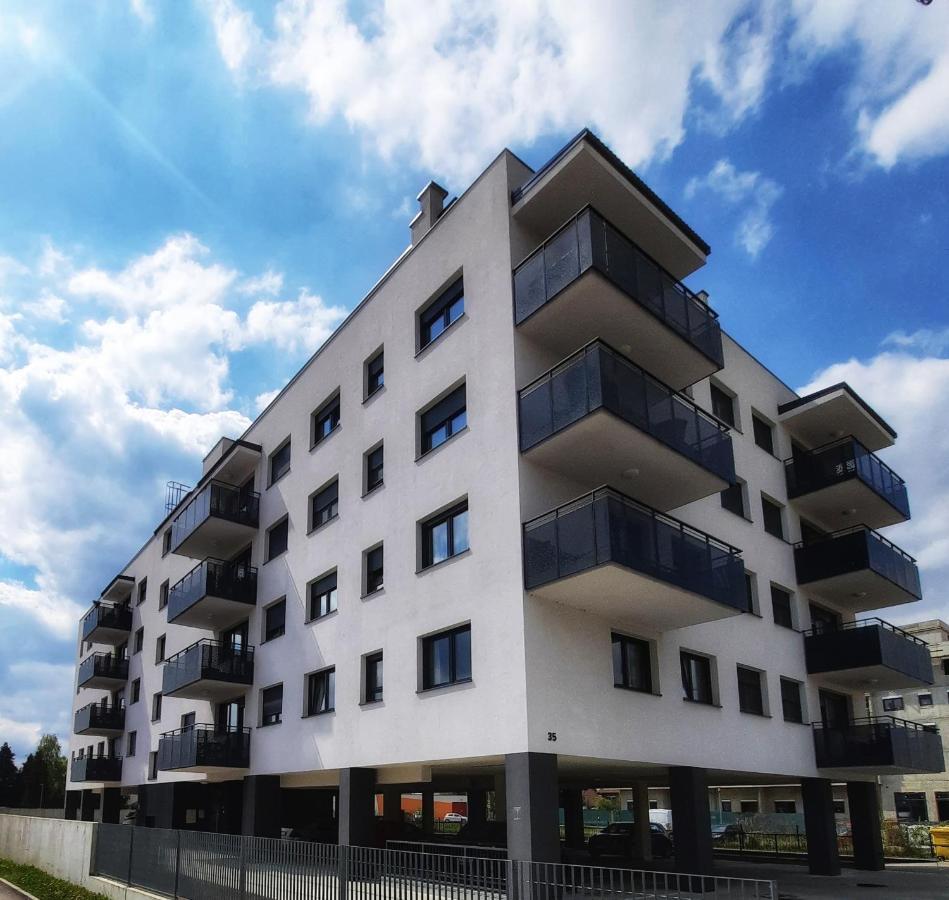 Apartment Mrvica Near The Zagreb Airport Велика Горица Екстериор снимка